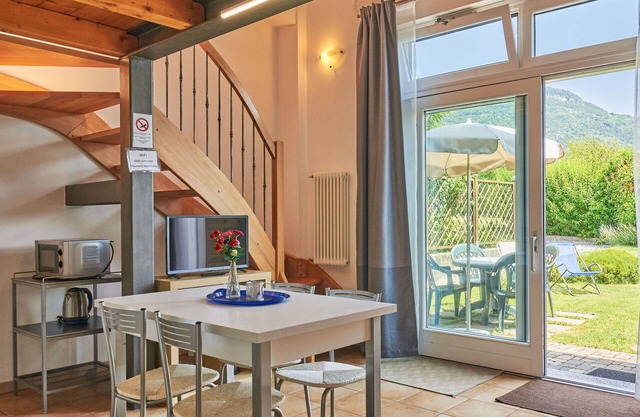 Nice apartment in villa for 4 people with A/C, WIFI, TV, patio, pets allowed and parking
