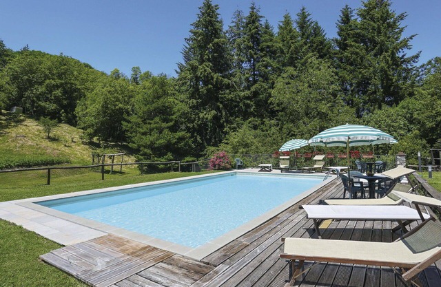 Nice apartment in villa for 4 people with pool, WIFI, TV and terrace