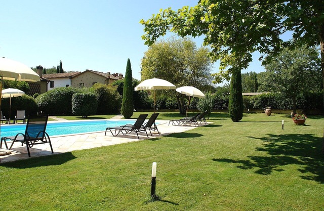 Nice apartment in villa with WIFI, pool, TV, terrace and pets allowed, close to San Gimignano