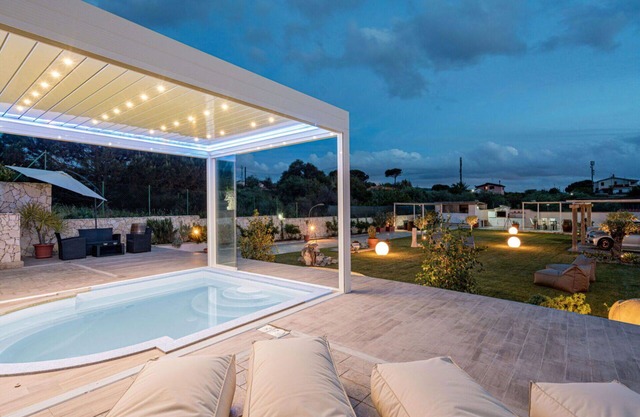 Nice apartment in villa for 3 people with WIFI, pool, A/C, TV and patio