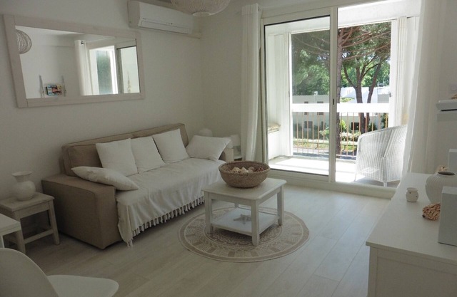 NICE APARTMENT, THE GREAT MOTTE, QUARTER POINT ZERO, SEASIDE