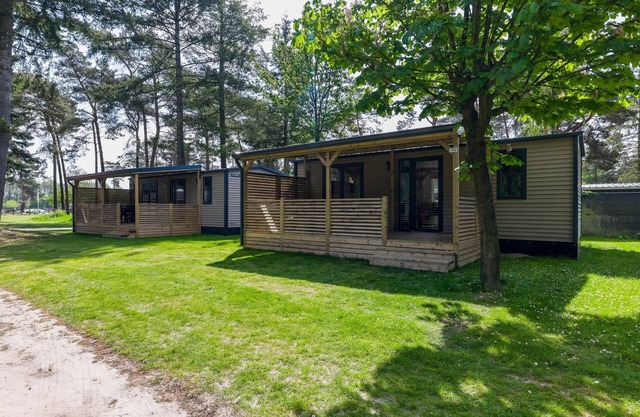 nice chalet with luxury bathroom and screened porch