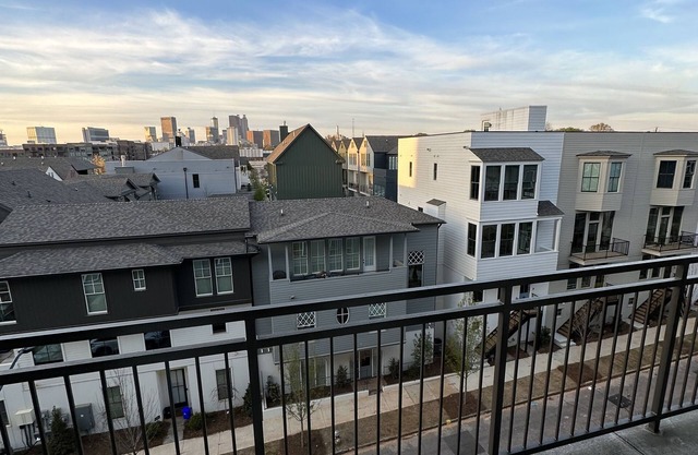 Nice Cozy Condo With City View.