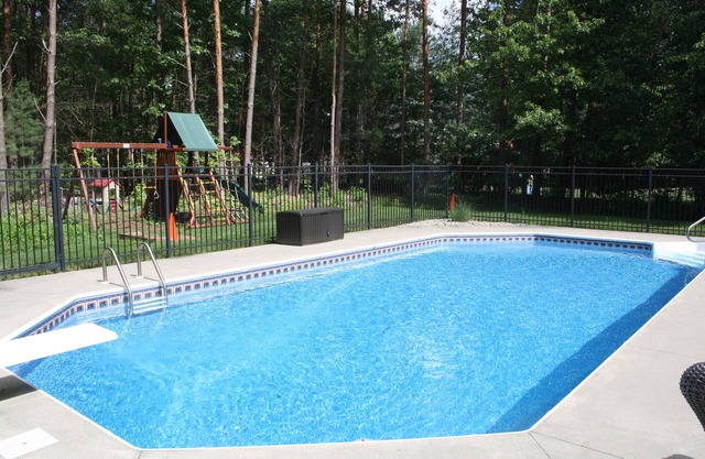 Nice family house just minutes from race track!