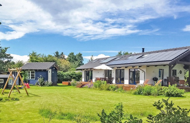 Nice home in Askø with WiFi