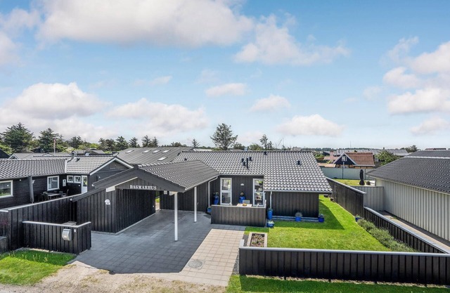 Nice home in Blokhus with kitchen