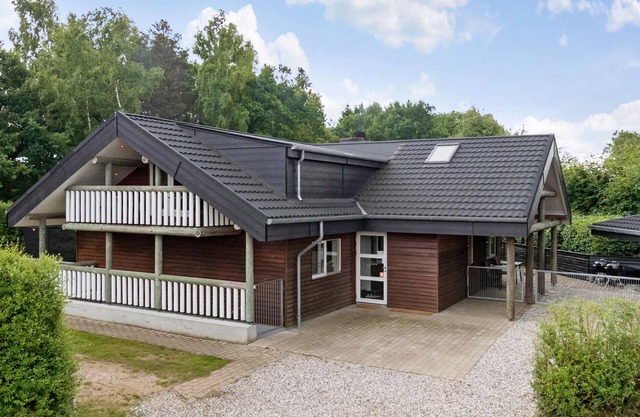 Nice home in Fårvang with sauna