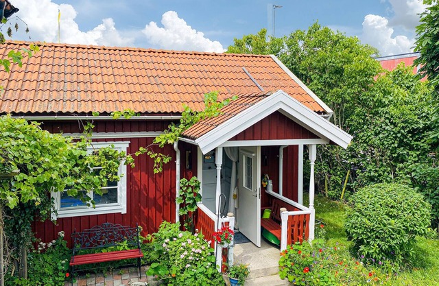 Nice home in Hamburgsund with WiFi