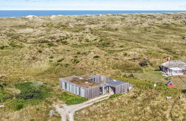 Nice home in Oksbøl with WiFi