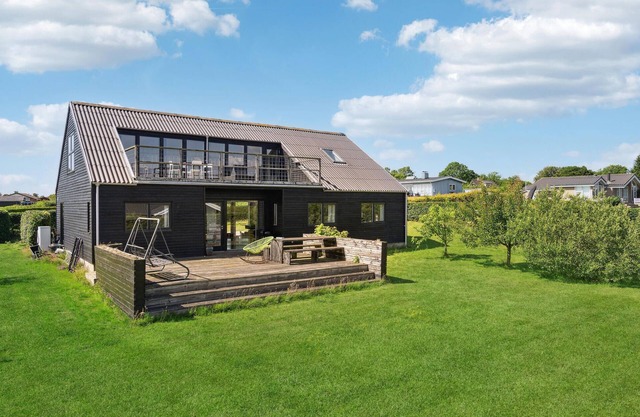 Nice home in øster assels with WiFi