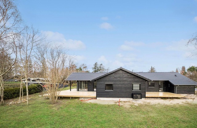Nice home in Tisvildeleje with WiFi