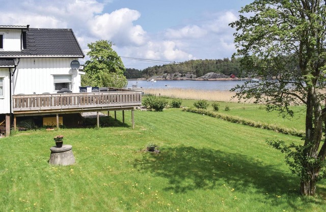 Nice home in Vesterøy with WiFi