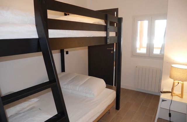 Nice new and modern apartment, center, departure ski 150m, 18/20 pers, reduc material