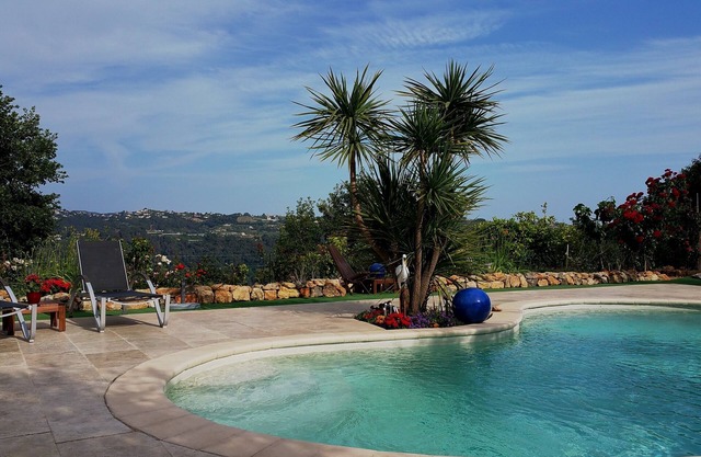 Nice Provencal villa with pool at the foot of the medieval village of Gattieres
