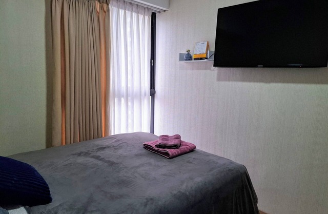 Nice room with private bathroom and breakfast included in a homestay.