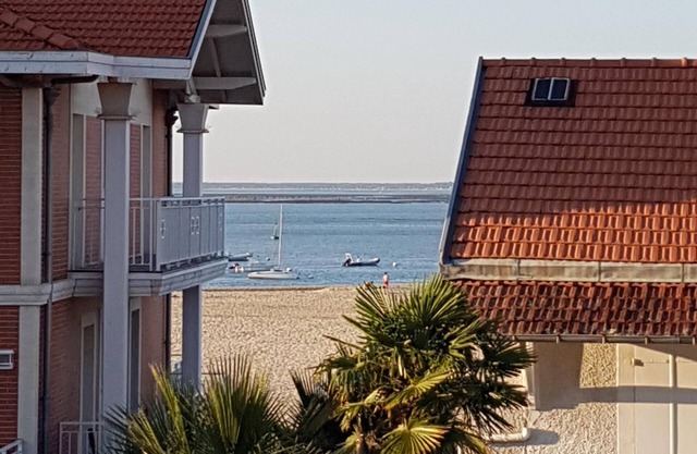 Nice T2 50 meters from the beach, terrace and private parking