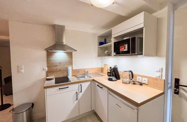 Nice T2 with wifi and Netflix near the golf course