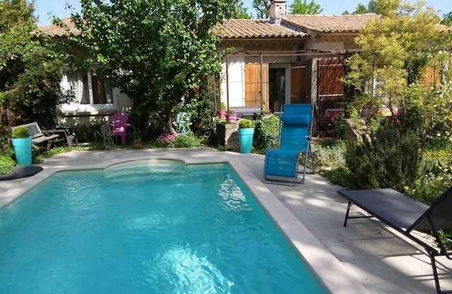 Nice villa in Morières-lès-Avignon with pool