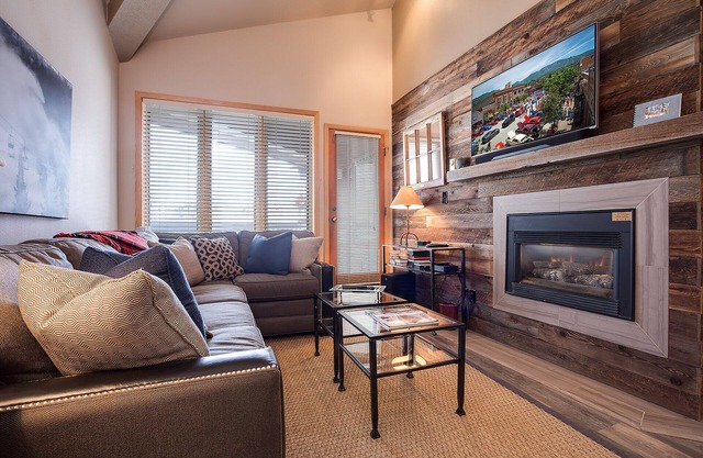 Nicely Updated Condo | Ski Lockers | Winter Shuttle | 10 Hot Tubs