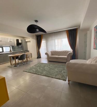 Nicolle Luxury Promenada
