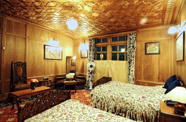Bhk Houseboat Nigeen Srinagar 