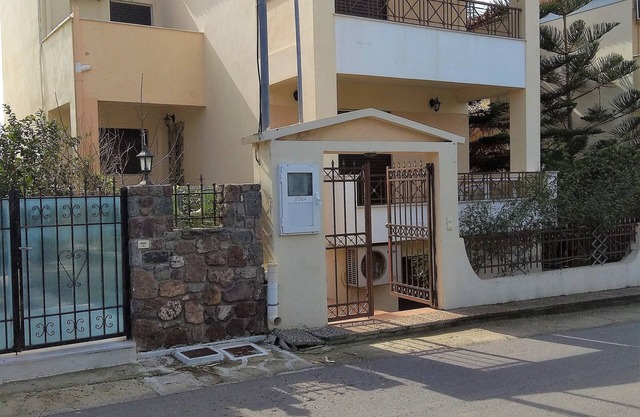 NIKOLAOS' HOUSE IN PERDIKA TOWN