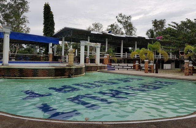 Nipa Hut Resort