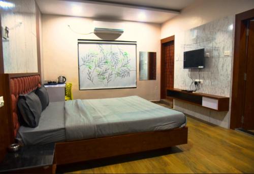 Nirmalya Grand,500mtrs from BAM Railway Station, Brahmapur