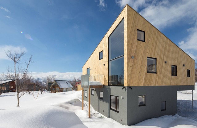 Niseko Village ski Chalet 4BDR Car Delica Included
