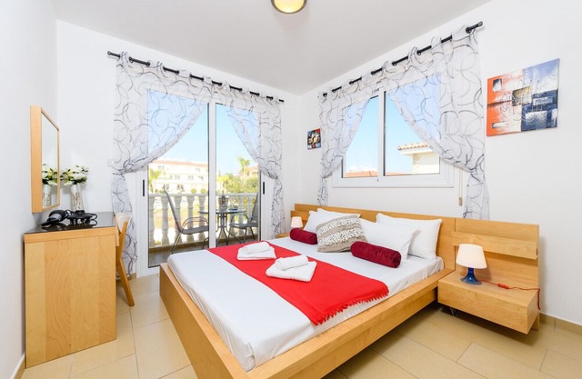 Nissi Gardens Villa - 3 bedroom sunny villa with beautiful garden