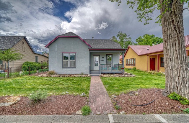 Nita's Place- Live like a local! Close to town!
