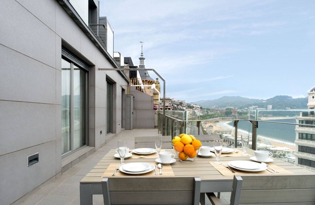 NIZA LA CONCHA, terrace with beach views