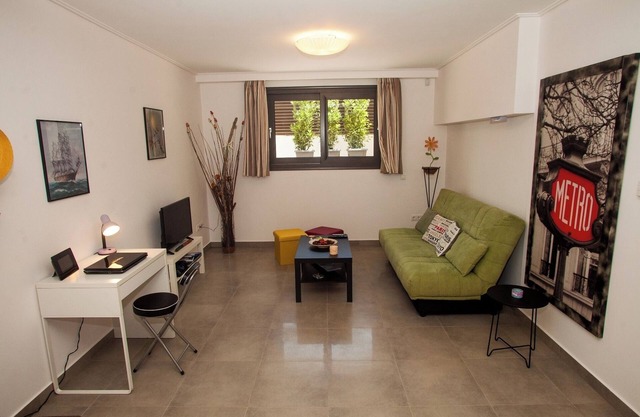 NN’s Elegant & Cozy House, near the Beach & Athens Airport