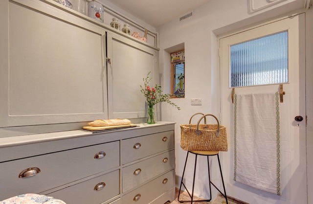 No 1 , Sparham Hall - sleeps 5 guests in 3 bedrooms
