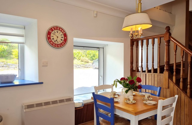 No 12 Old Manor Ballynahinch - sleeps 6 guests in 3 bedrooms