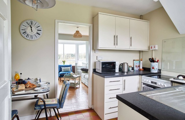 No 2 , Sparham Hall - sleeps 5 guests in 3 bedrooms