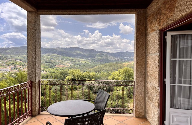 Nomad's Country - Cimo de Vila Apt IV