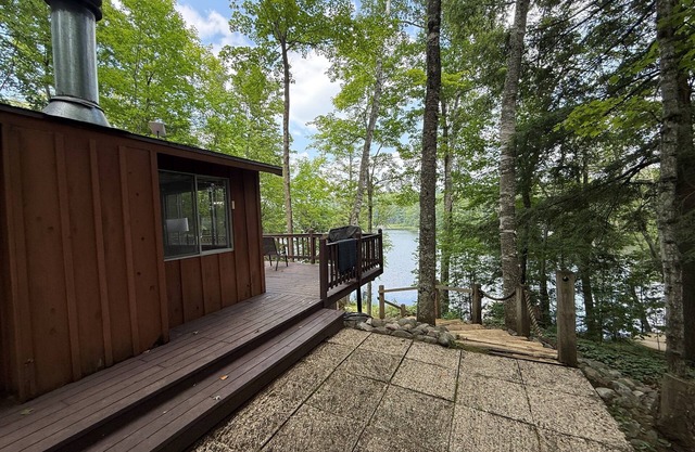 Northwoods Cabin Escape – Scenic Harrison Hills Views & Lakeside Firepit