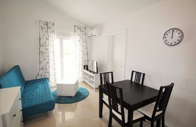 Novalja, apartment electro with jacuzzi 4+2