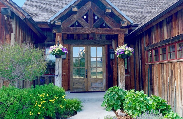 nRiverfront Timber-framed Hunting Lodge; Ideal SW Montana location; Wi-Fi