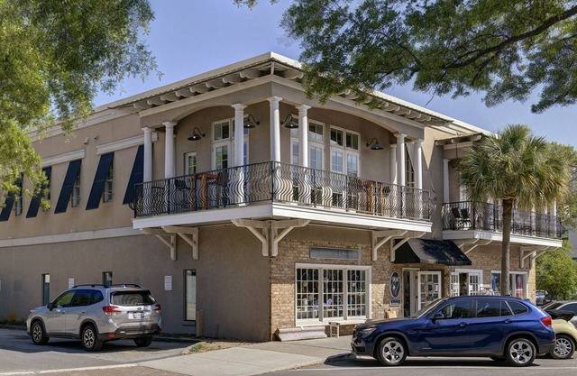 nWalk to the beach and Pier Wrap around porch