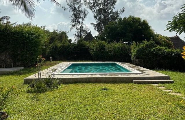 Nyumba Sara (sea front villa)