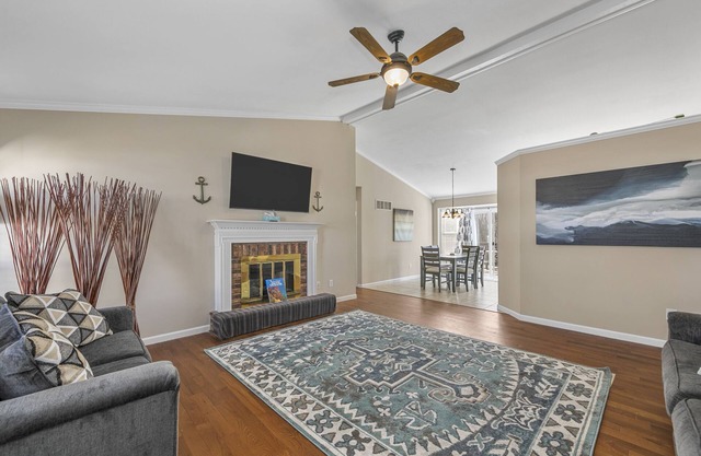 O'Fallon Edge Oasis- 4bd/3bt, Wooded Backyard, Office, Great Family Getaway