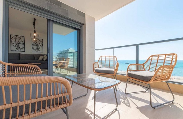 O&O Group - Luxury APT/3 BR/New Tower/Parking
