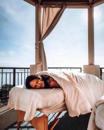 Oak Bay Beach Hotel 