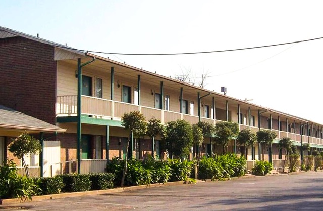 Oak Hill Inn & Suites