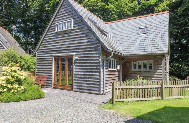 OAKLANDS, pet friendly, with a garden in Camelford