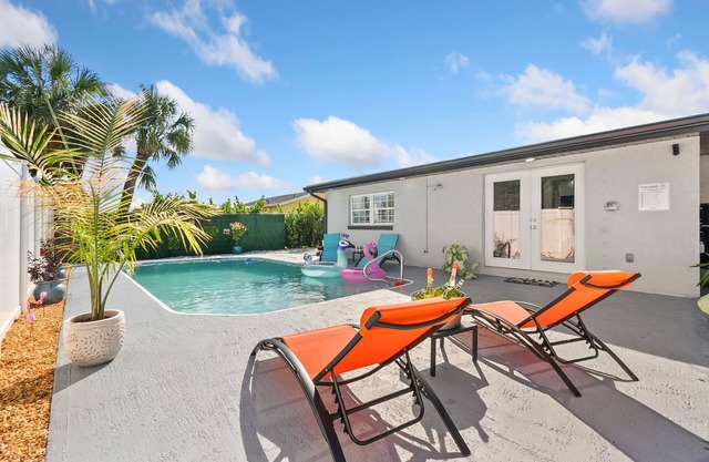 Oasis Getaway: Pool, Patio & BBQ Under the Stars