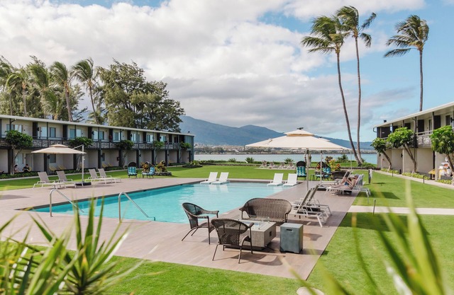 Ocean Breeze Room with Outdoor Pool Near Kahului Beach & Dining