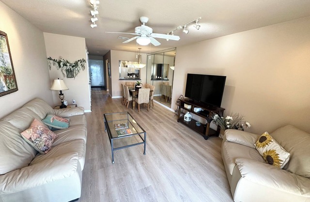 Ocean front 2 bedroom 2.5 bath townhouse, Summerhouse 402!